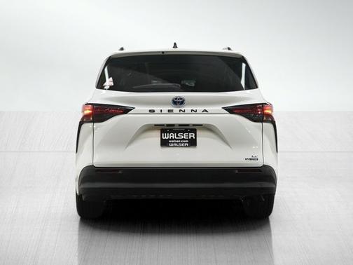 2022 Toyota Sienna LE