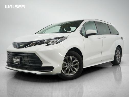 2022 Toyota Sienna LE