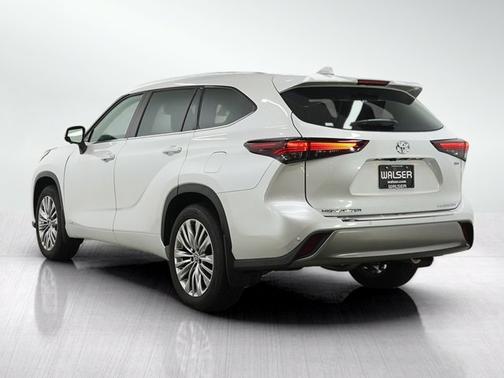 Wind Chill Pearl 2026 Toyota Highlander Hybrid Hybrid Platinum