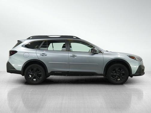 Ice Silver Metallic 2022 Subaru Outback Onyx Edition XT