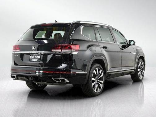 Deep Black 2023 Volkswagen Atlas 3.6L V6 SEL Premium R-Line