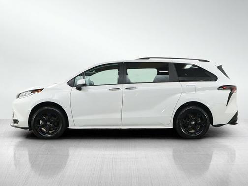 Ice Cap 2026 Toyota Sienna Woodland Edition