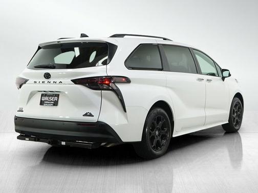 Ice Cap 2026 Toyota Sienna Woodland Edition