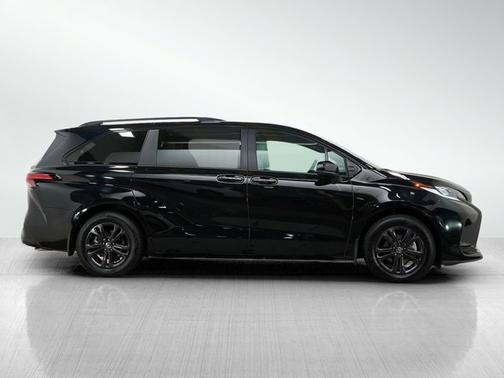 Midnight Black Metallic 2025 Toyota Sienna