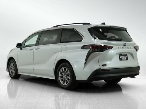 2024 Toyota Sienna XLE