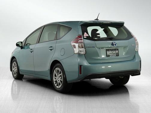 2016 Toyota Prius v Three