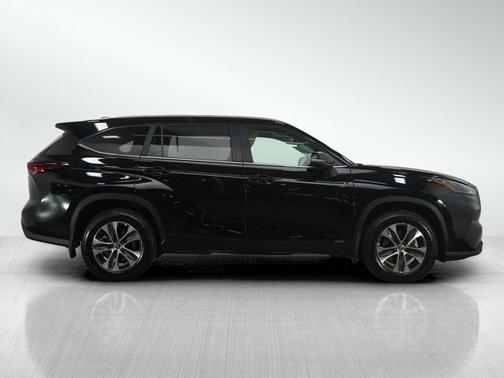 2025 Toyota Highlander Hybrid XLE