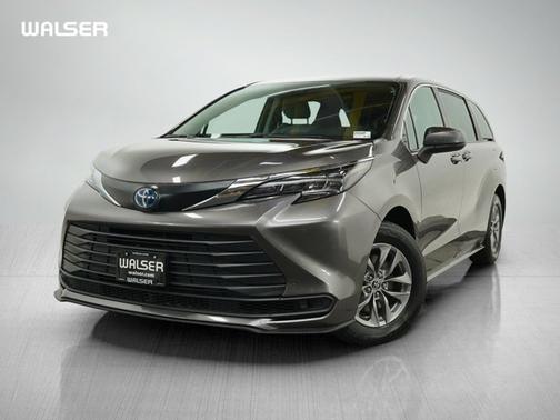 2024 Toyota Sienna LE
