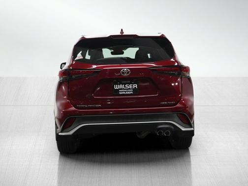 Ruby Flare Pearl 2024 Toyota Highlander LE