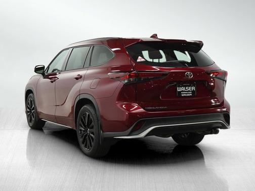 Ruby Flare Pearl 2024 Toyota Highlander LE