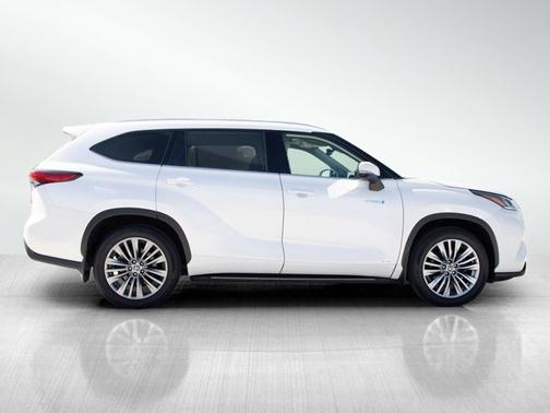 2021 Toyota Highlander Hybrid Platinum