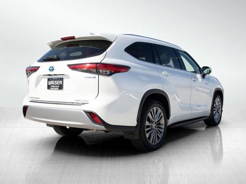 2021 Toyota Highlander Hybrid Platinum