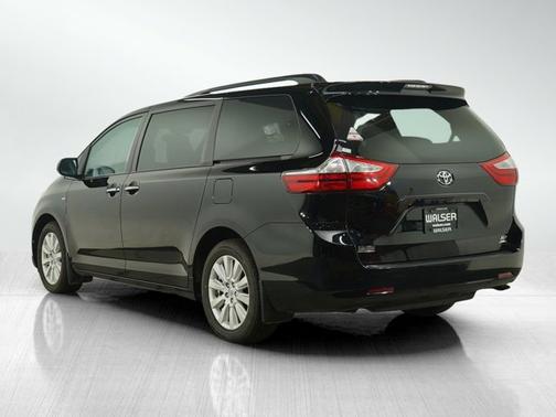 2017 Toyota Sienna XLE