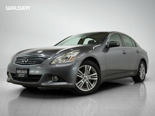 2013 INFINITI G37 x