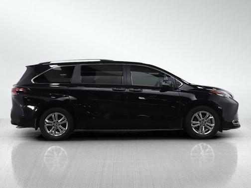 2022 Toyota Sienna Platinum
