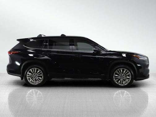 Midnight Black Metallic 2025 Toyota Highlander Hybrid Hybrid Platinum
