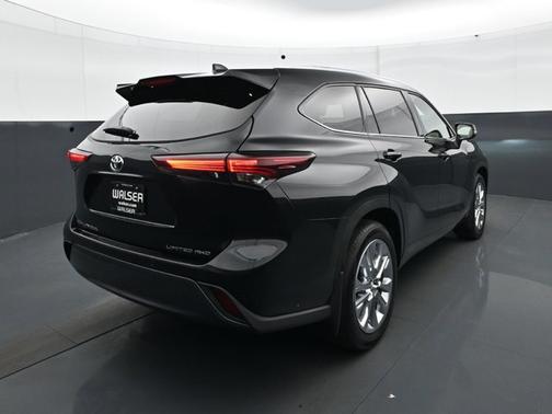 Midnight Black Metallic 2024 Toyota Highlander Limited
