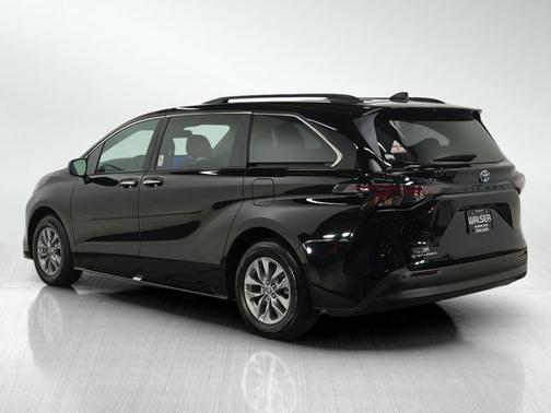 2025 Toyota Sienna XLE
