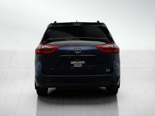 2020 Toyota Sienna XLE