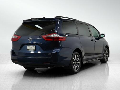 2020 Toyota Sienna XLE