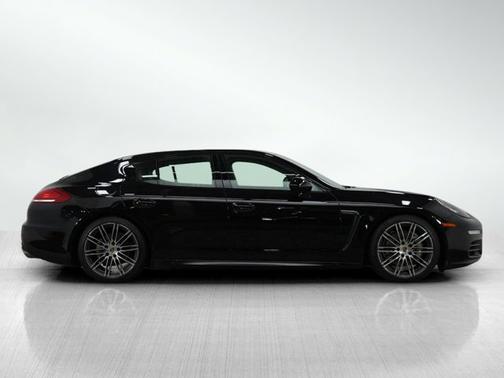 2016 Porsche Panamera 4S
