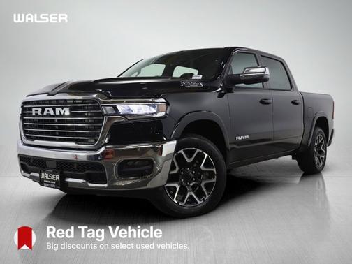 Diamond Black Crystal Pearlcoat 2025 RAM 1500 Laramie