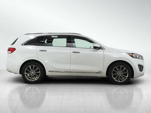 Snow White Pearl 2017 Kia Sorento SXL V6