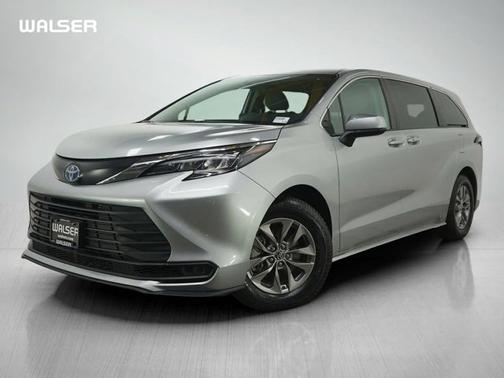 2024 Toyota Sienna LE