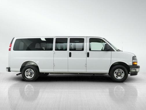 2025 Chevrolet Express 3500 LT