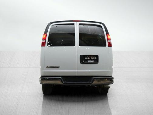 2025 Chevrolet Express 3500 LT