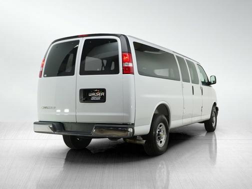 2025 Chevrolet Express 3500 LT