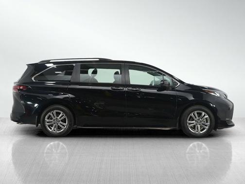 2022 Toyota Sienna XSE