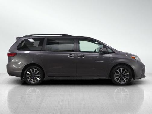 2018 Toyota Sienna XLE
