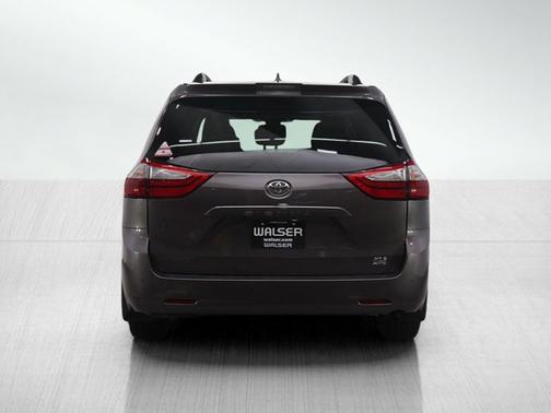 2018 Toyota Sienna XLE