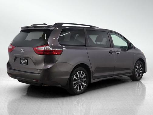 2018 Toyota Sienna XLE
