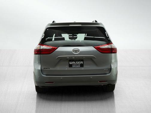 2016 Toyota Sienna XLE
