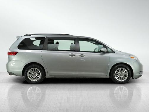 2016 Toyota Sienna XLE