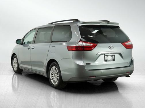 2016 Toyota Sienna XLE