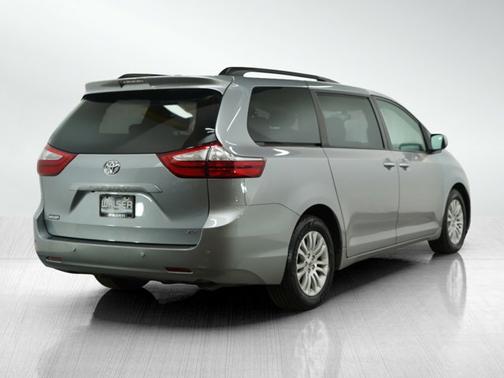 2016 Toyota Sienna XLE