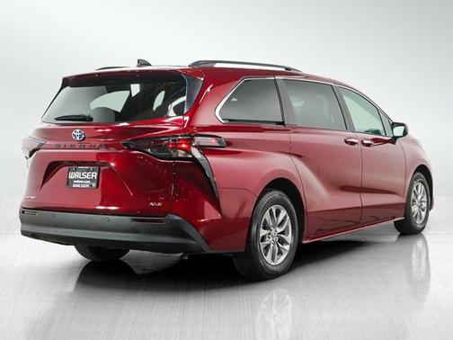 Ruby Flare Pearl 2025 Toyota Sienna XLE