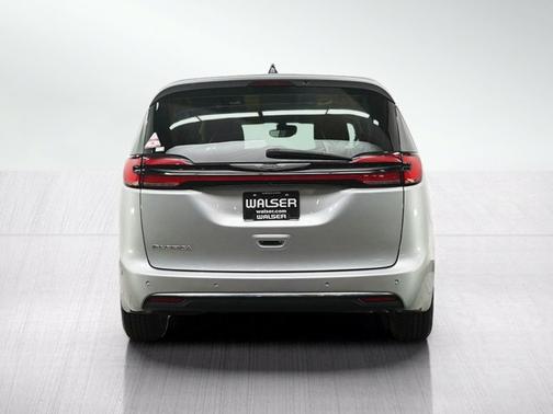 Silver Mist Clearcoat 2023 Chrysler Pacifica Touring L