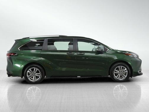 2023 Toyota Sienna Platinum