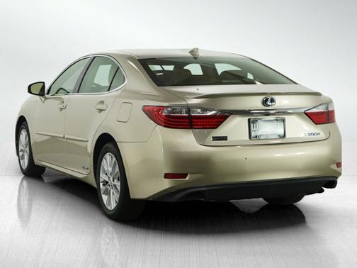 2015 Lexus ES 300h Base
