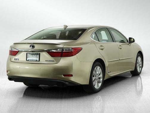 2015 Lexus ES 300h Base