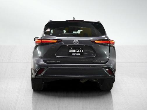 Magnetic Gray Metallic 2024 Toyota Highlander Limited