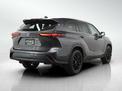 Magnetic Gray Metallic 2024 Toyota Highlander Limited