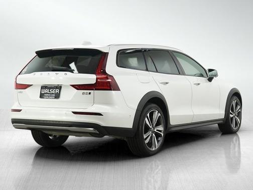 Crystal White Pearl 2025 Volvo V60 Cross Country Plus