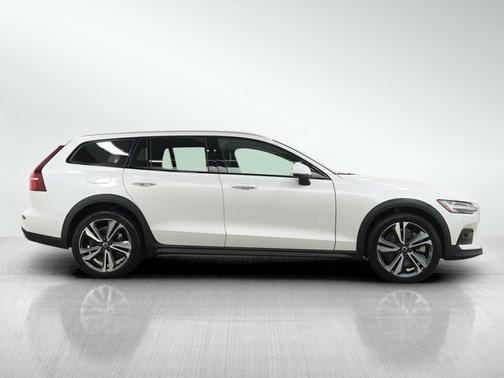 Crystal White Pearl 2025 Volvo V60 Cross Country Plus