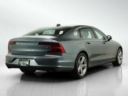 2018 Volvo S90 T5 Momentum