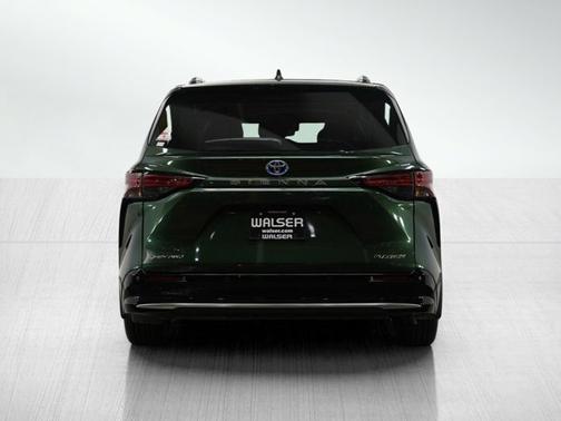 2025 Toyota Sienna Platinum